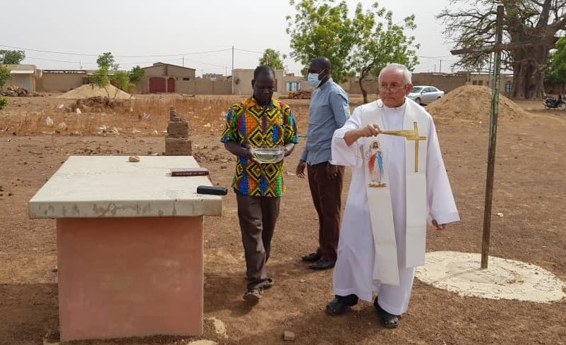 Burkina Faso: Poświęcenie terenu wspólnoty